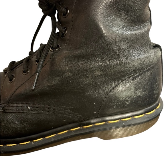 Dr. Marten’s classic combat boots women’s size 9 worn in condition - Picture 12 of 14